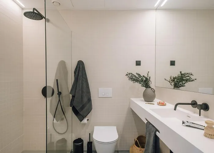 Moledo - 3 Bedrooms And Balcony In Santo Antonio * Lisboa