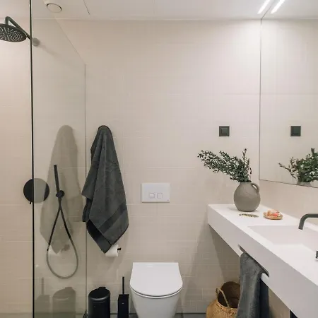 Moledo - 3 Bedrooms And Balcony In Santo Antonio * Lisbon