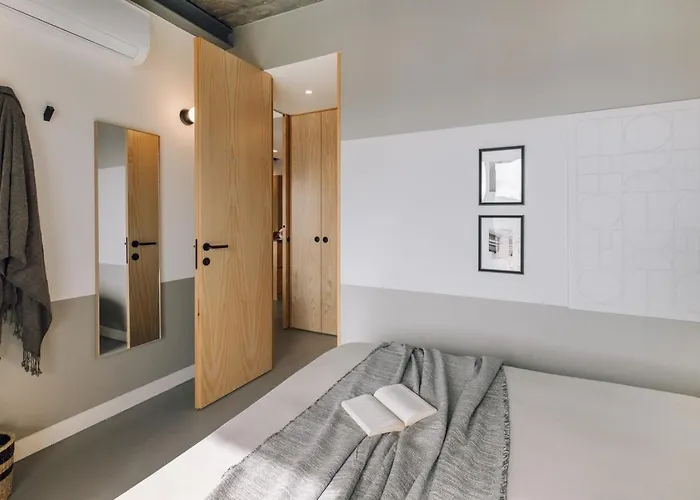 Апартаменты Moledo - 3 Bedrooms And Balcony In Santo Antonio Лиссабон